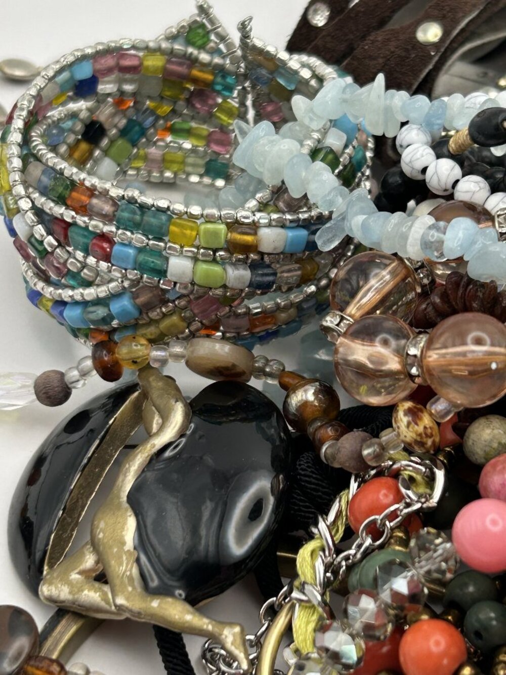 2 lbs Jewelry Lot Vintage to Now Costume Wear Resell Craft Harvest - Picture 7 of 10